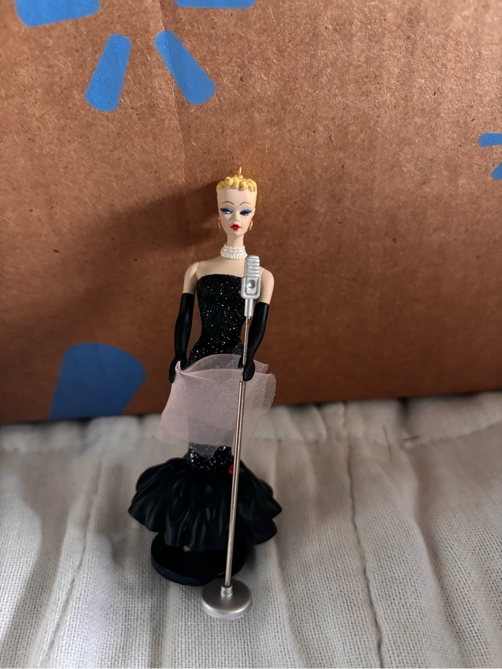 1995 Solo In The Spotlight Barbie Hallmark Ornament. In original box. - Picture 2 of 7